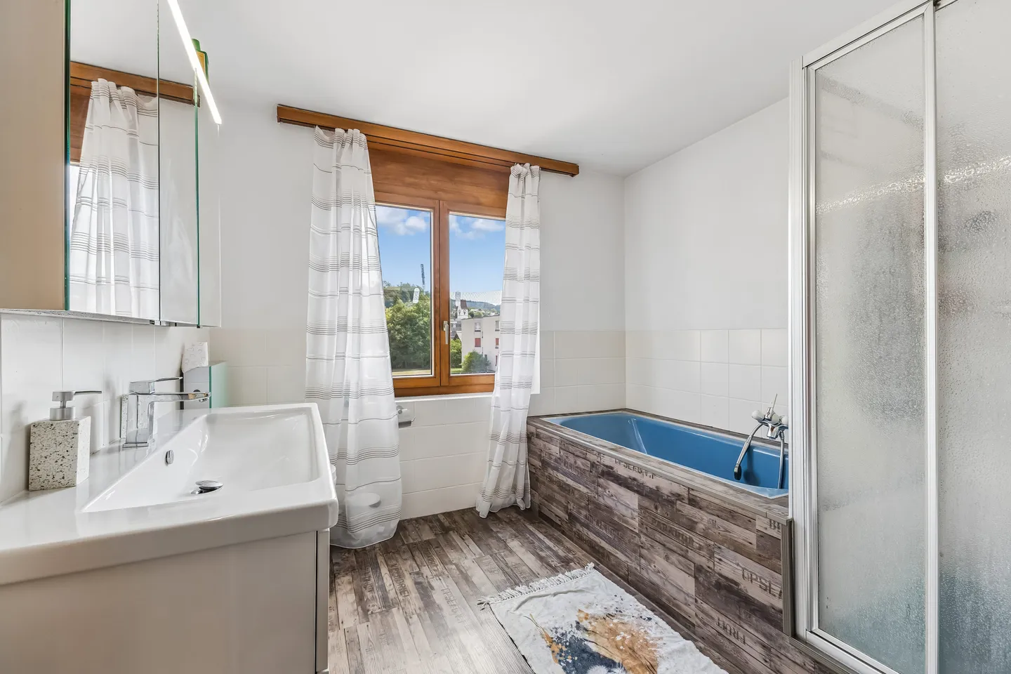 A paradise for children - 238 m² of family happiness with a private garden - Photo 11 of 13