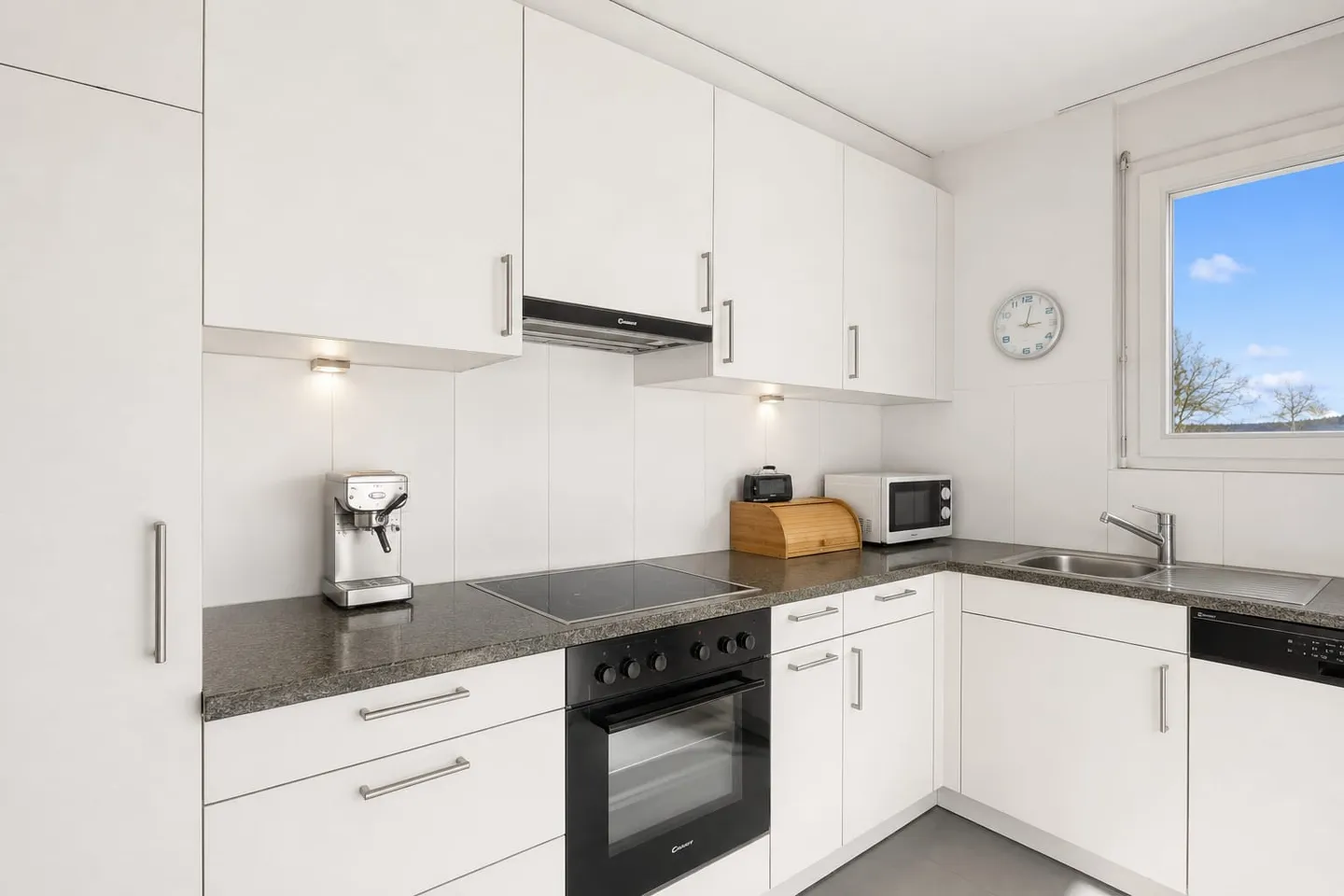 Appartement en attique de 4,5 pièces avec grande terrasse sur le toit ! - Photo 9 sur 13