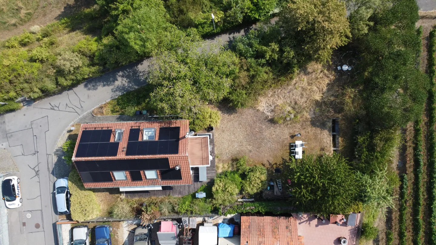 790 m² Grundstück in sonniger Wohnlage - vielseitige Möglichkeiten für Umbau, Erweiterung oder Ersatzneubau - Foto 2 di 11