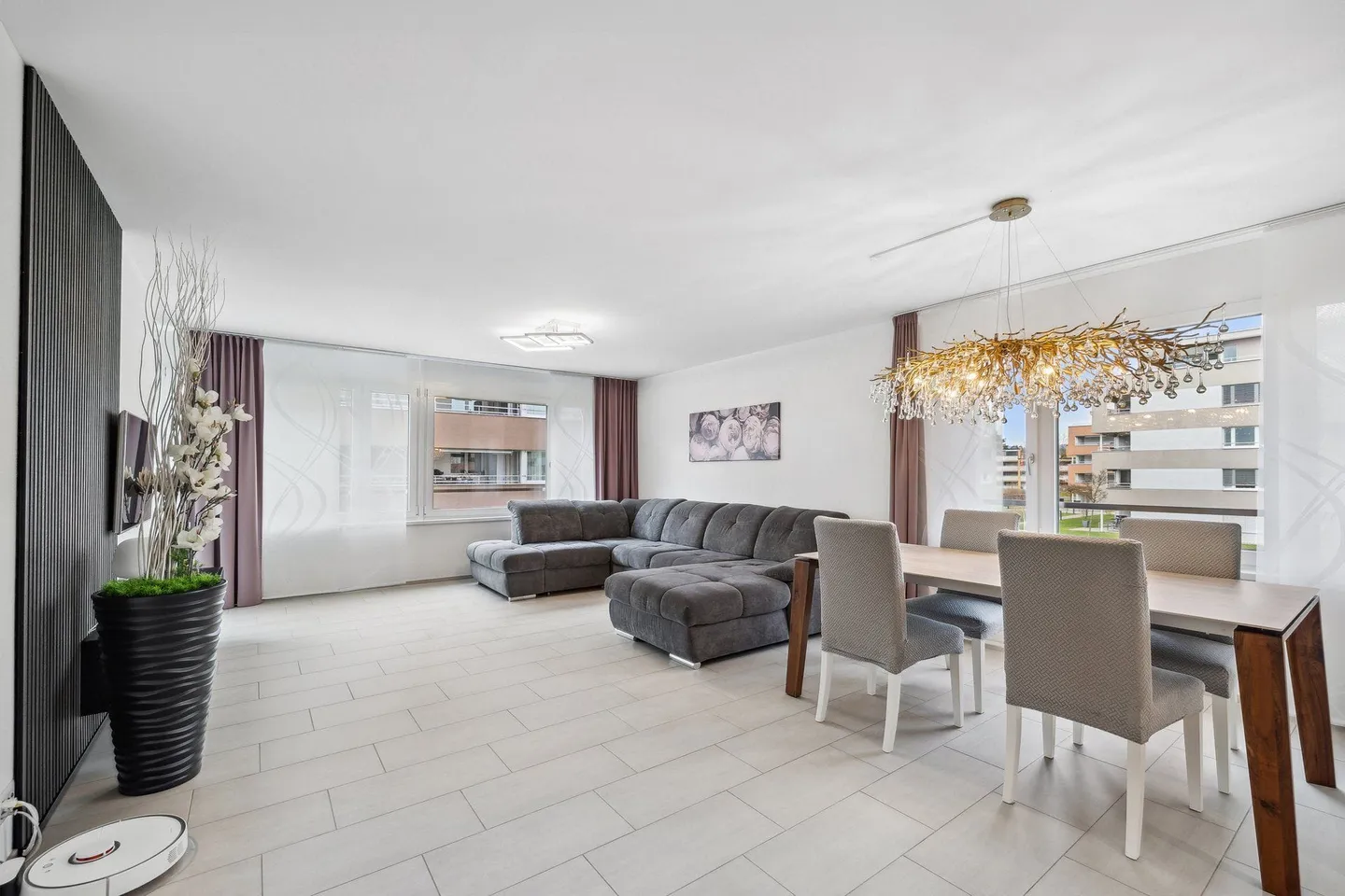 Confort de vie moderne avec 5,5 pièces dans le quartier prisé de Römerpark ! - Photo 1 sur 13