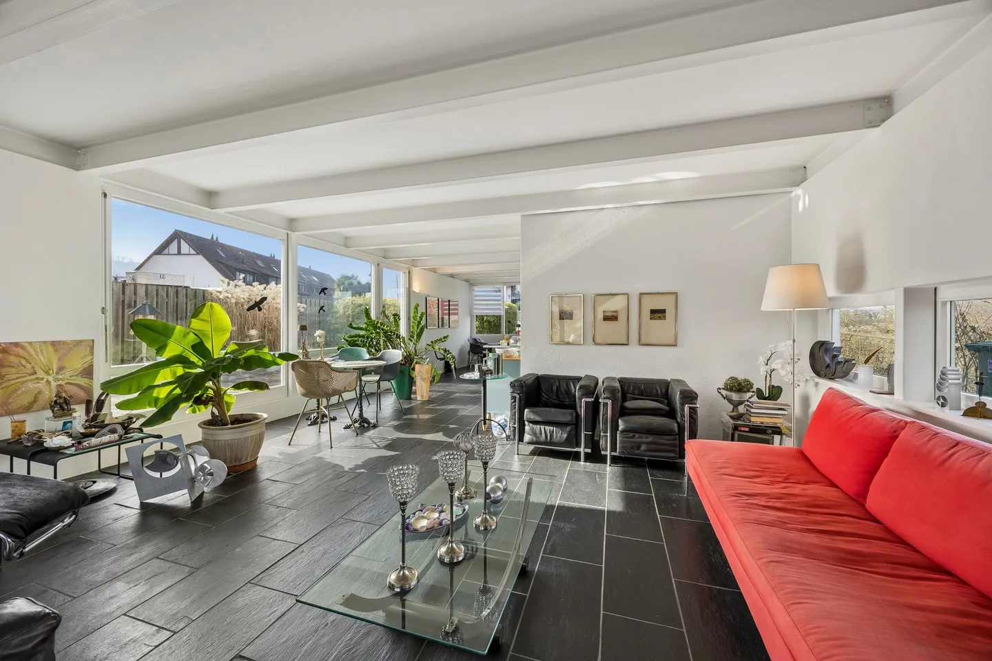 Ihr neues Zuhause: ruhig gelegen, grosszügig und voller Möglichkeiten! - Foto 1 di 13