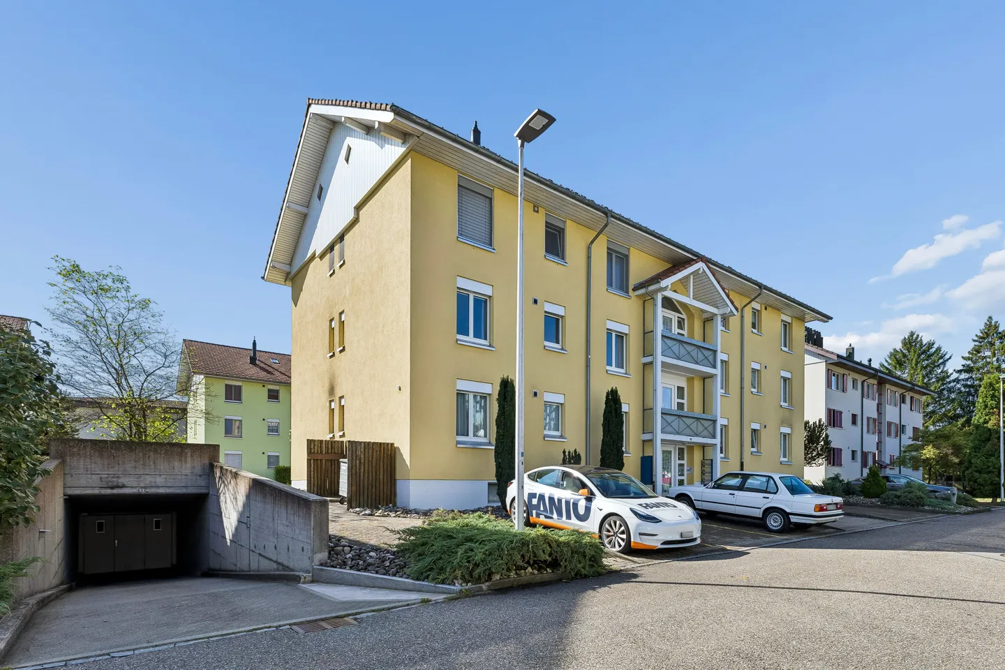 Appartement de 4.5 pi&egrave;ces avec chemin&eacute;e et trois places de parking - Photo 13 sur 13