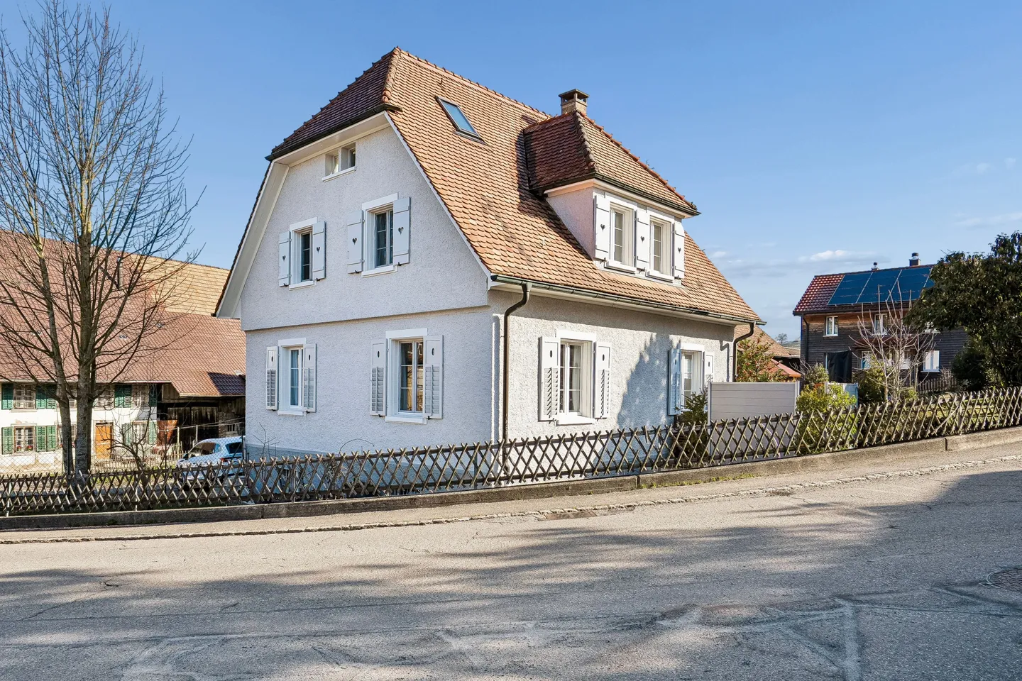 Casa unifamiliare di 6 locali con giardino a Hägglingen - centrale e tranquilla - Foto 1 di 13