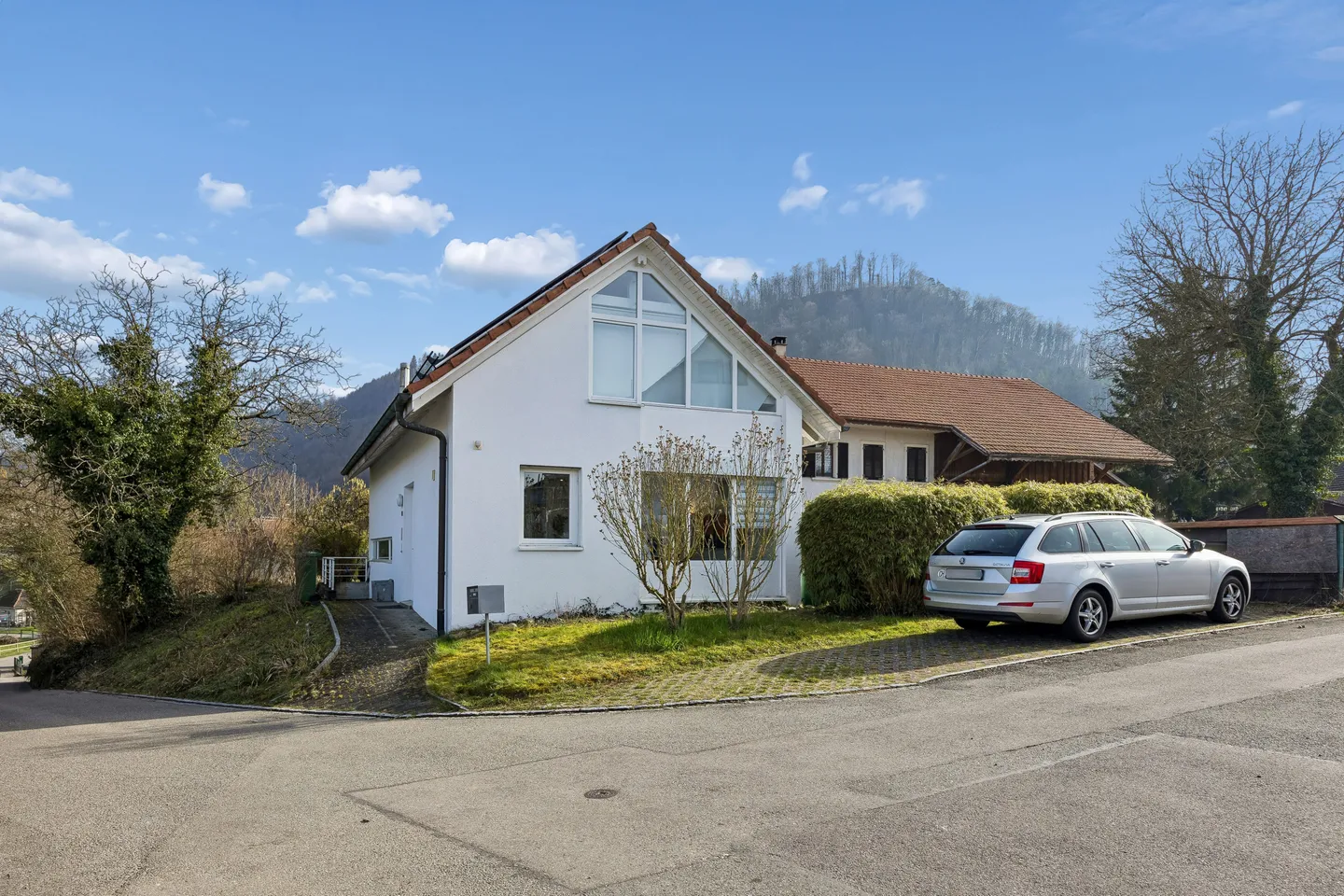 Your new home: quietly located, spacious and full of possibilities! - Photo 2 of 13
