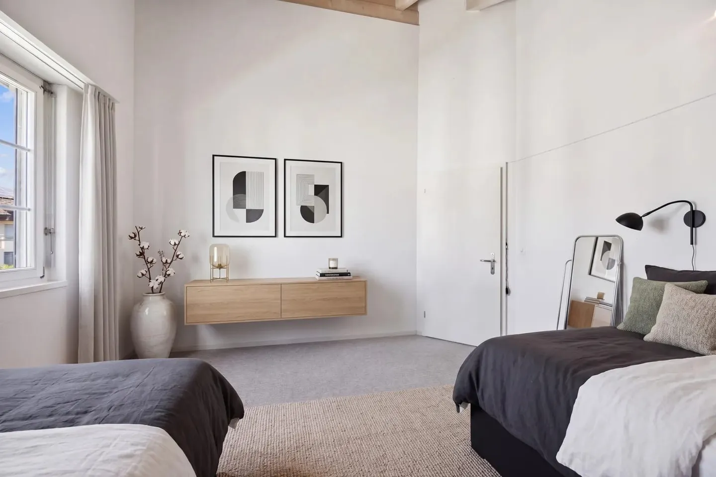 Allein unter dem Dach - 4½ Zimmer mit offenem Dachstuhl, Terrasse und Weitsicht - Photo 9 sur 13