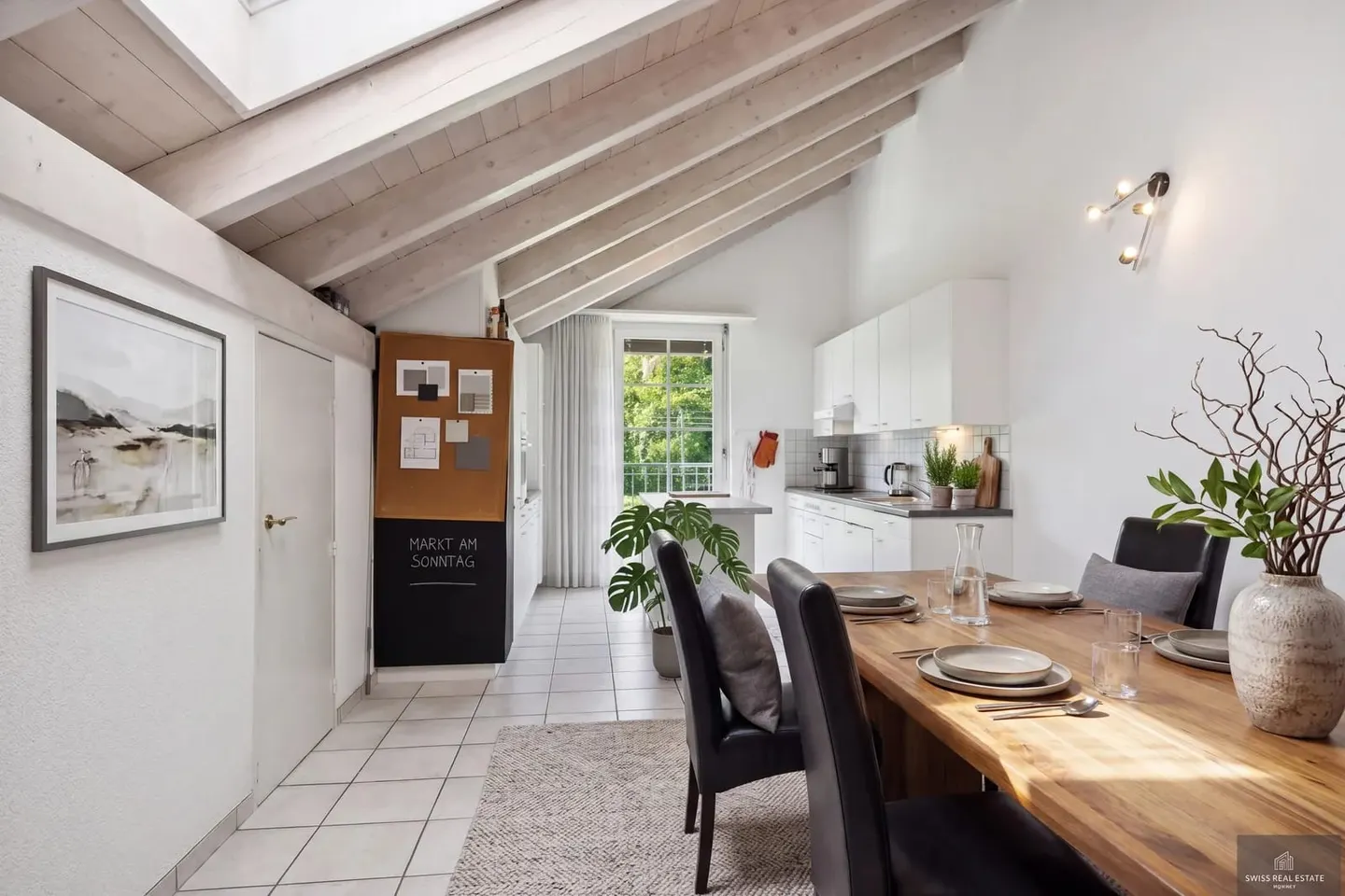 Allein unter dem Dach - 4½ Zimmer mit offenem Dachstuhl, Terrasse und Weitsicht - Photo 4 sur 13