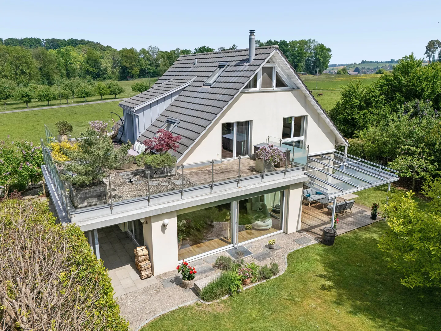 Exklusives Einfamilienhaus mit Garten - Foto 8 von 13
