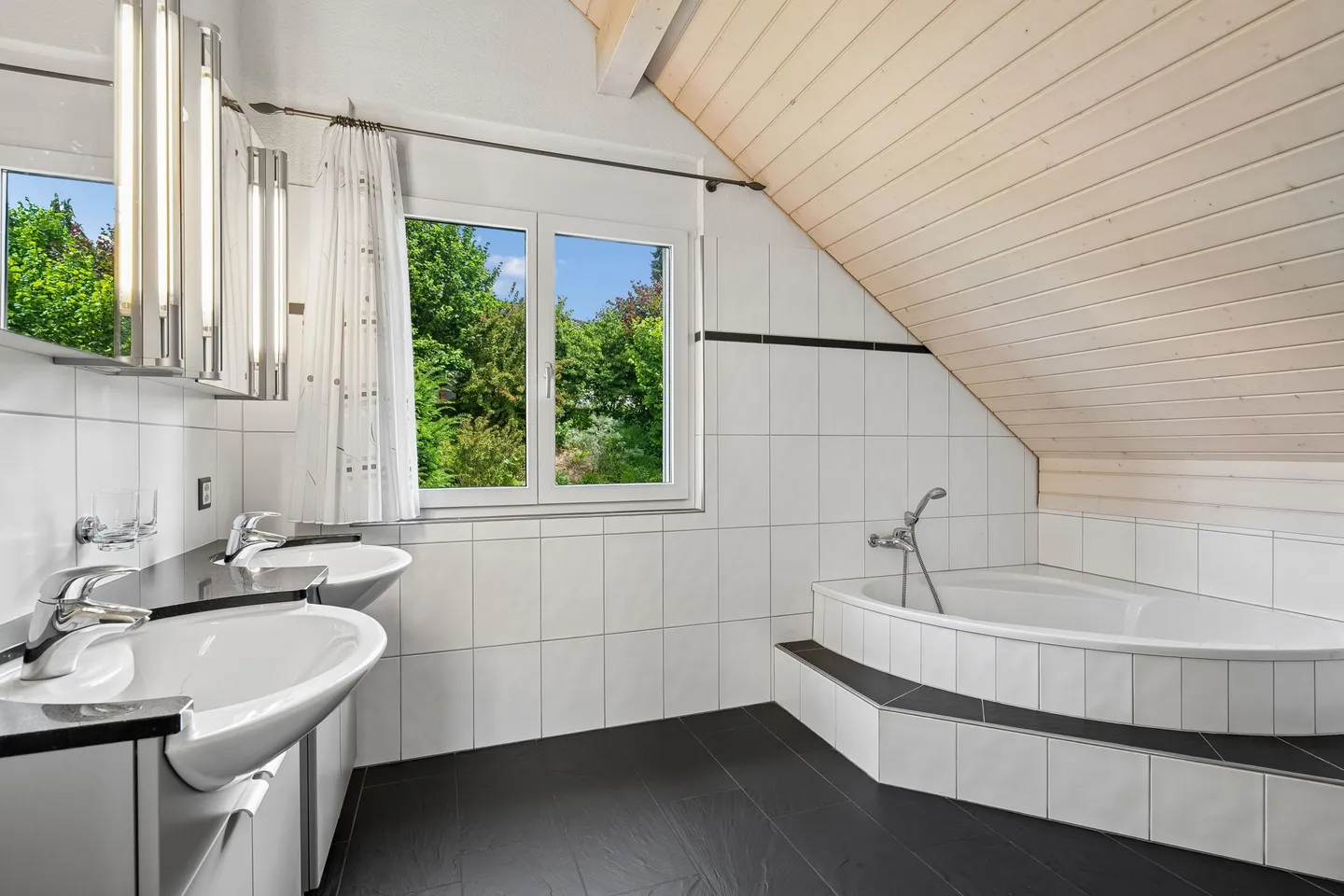 Einziehen und wohlfühlen – gepflegtes 5.5 Zimmer Einfamilienhaus - Photo 8 sur 13