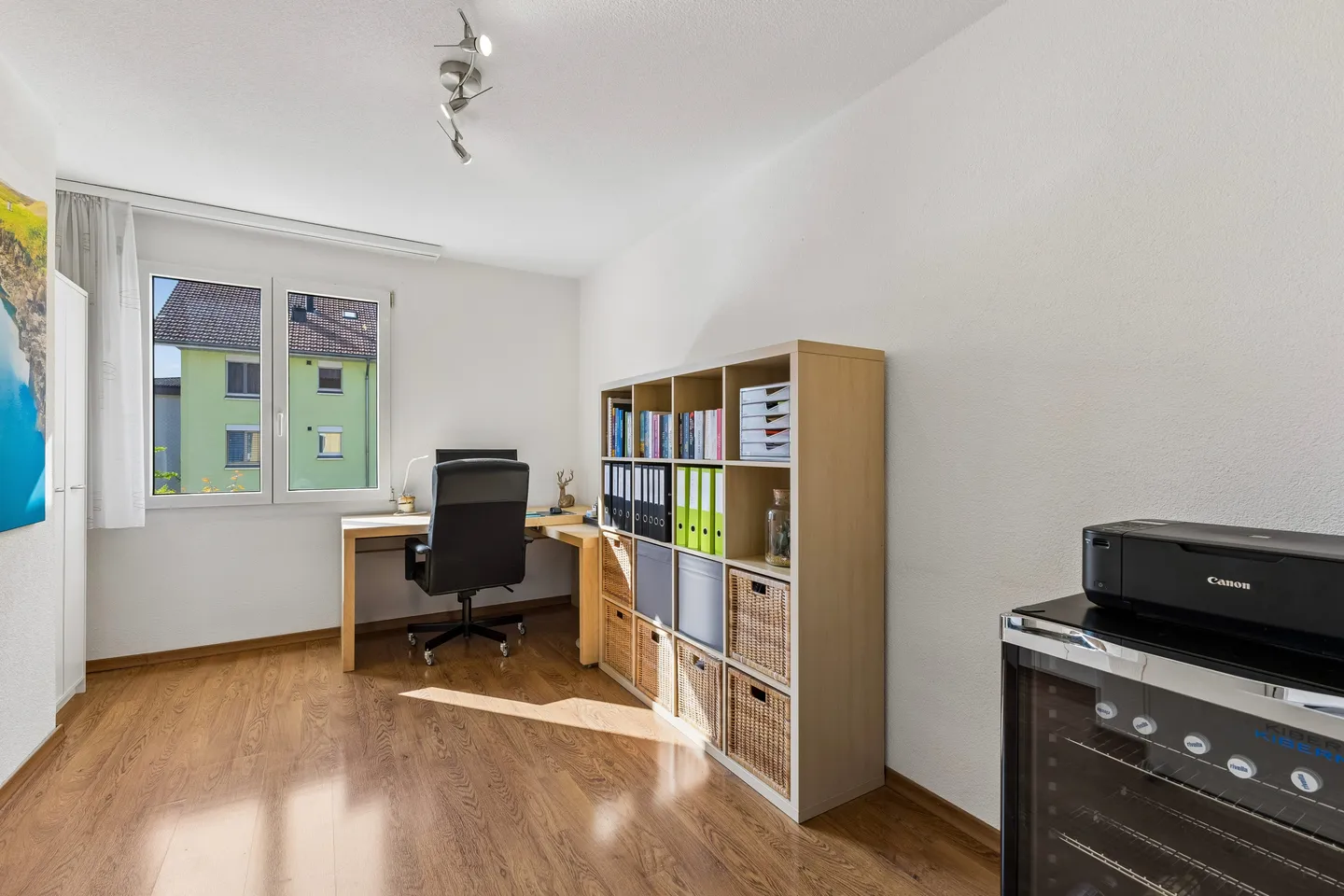 Appartement de 4.5 pi&egrave;ces avec chemin&eacute;e et trois places de parking - Photo 8 sur 13