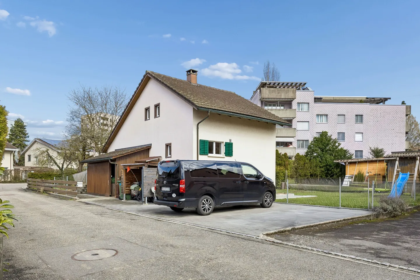 Single-family house with garden idyll, large outdoor area and exciting expansion potential - Photo 12 of 13