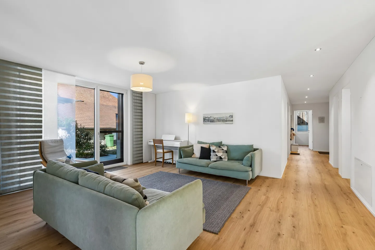 Central, quiet and light-flooded - Your new home in the heart of Hettlingen - Photo 4 of 13