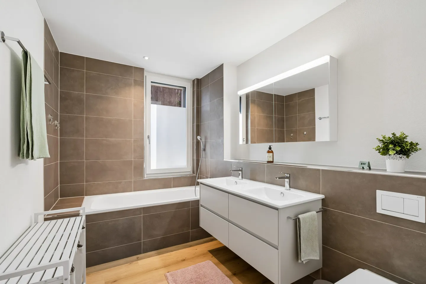 Central, quiet and light-flooded - Your new home in the heart of Hettlingen - Photo 11 of 13