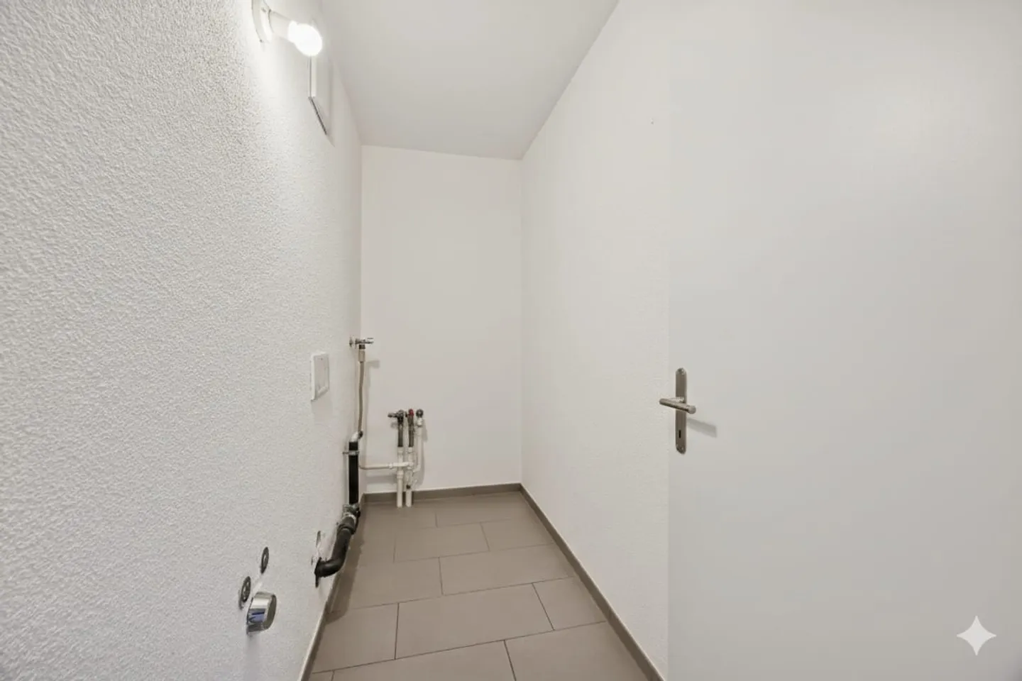 Attraktive 3-Zimmer-Eigentumswohnung mit 28.6 m² Terrasse und Lift - Foto 8 di 13