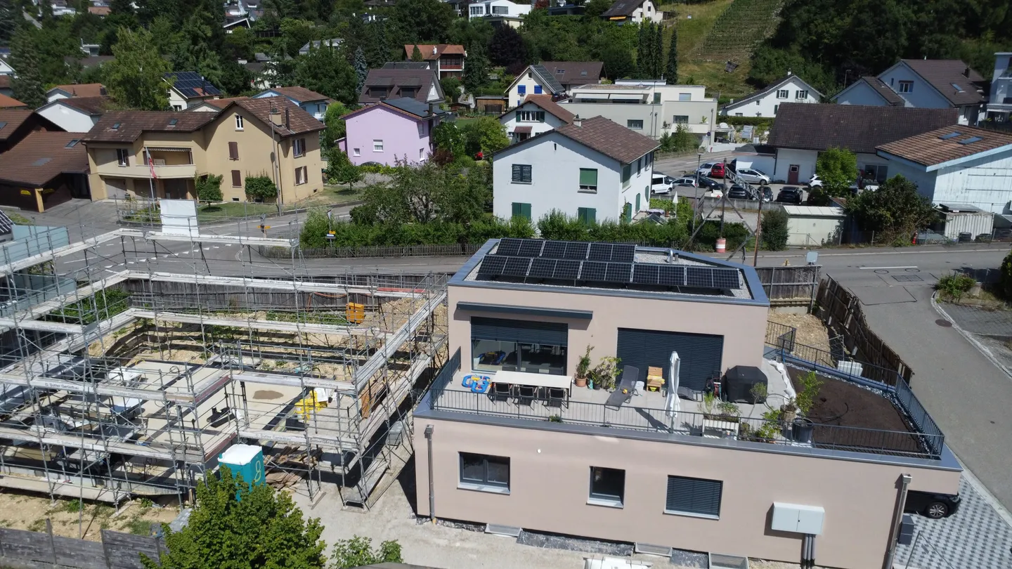 JOURNÉE PORTES OUVERTES - 12 SEPTEMBRE 2026 Nouveau bâtiment dans un emplacement ensoleillé - maison individuelle moderne de 5,5 pièces avec beaucoup de lumière et une terrasse spacieuse. - Photo 10 sur 12
