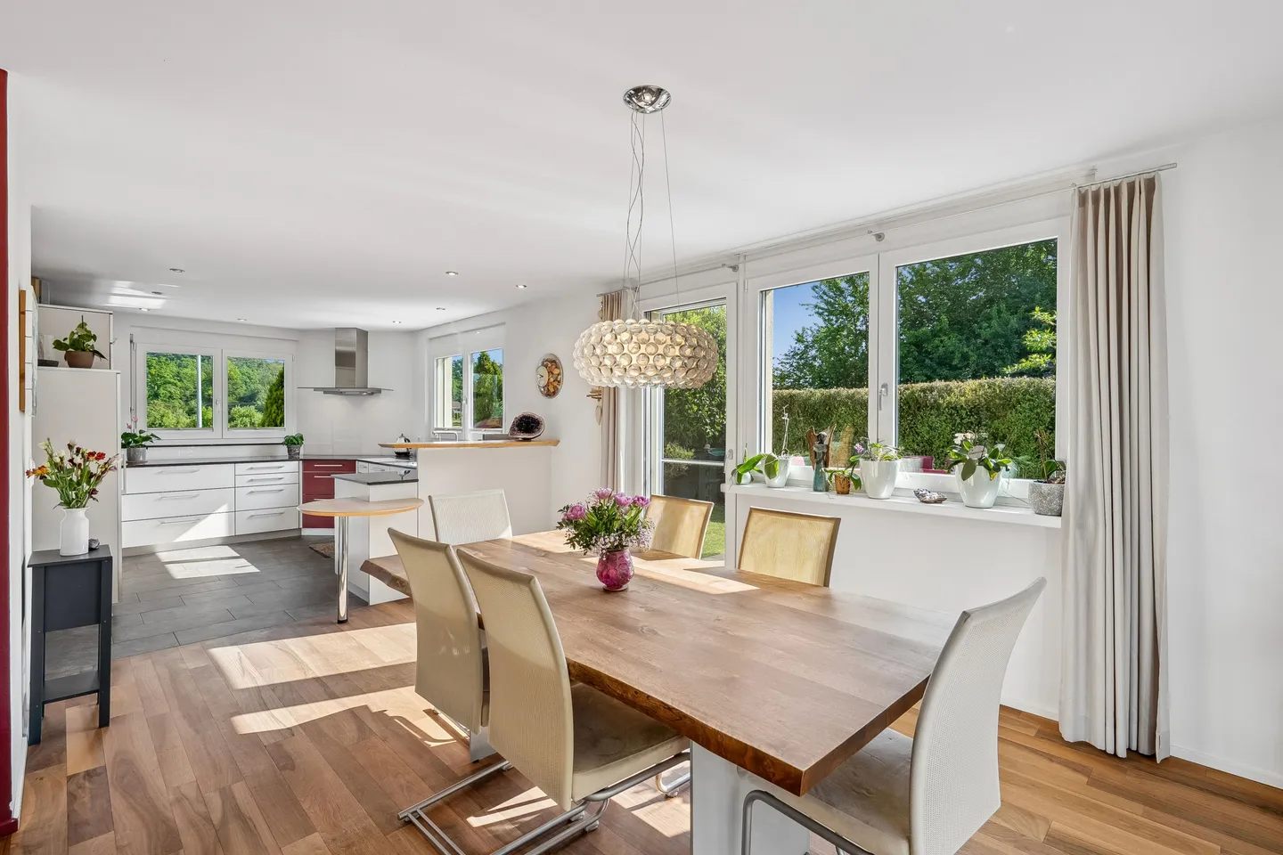 Exklusives Einfamilienhaus mit Garten - Foto 4 von 13