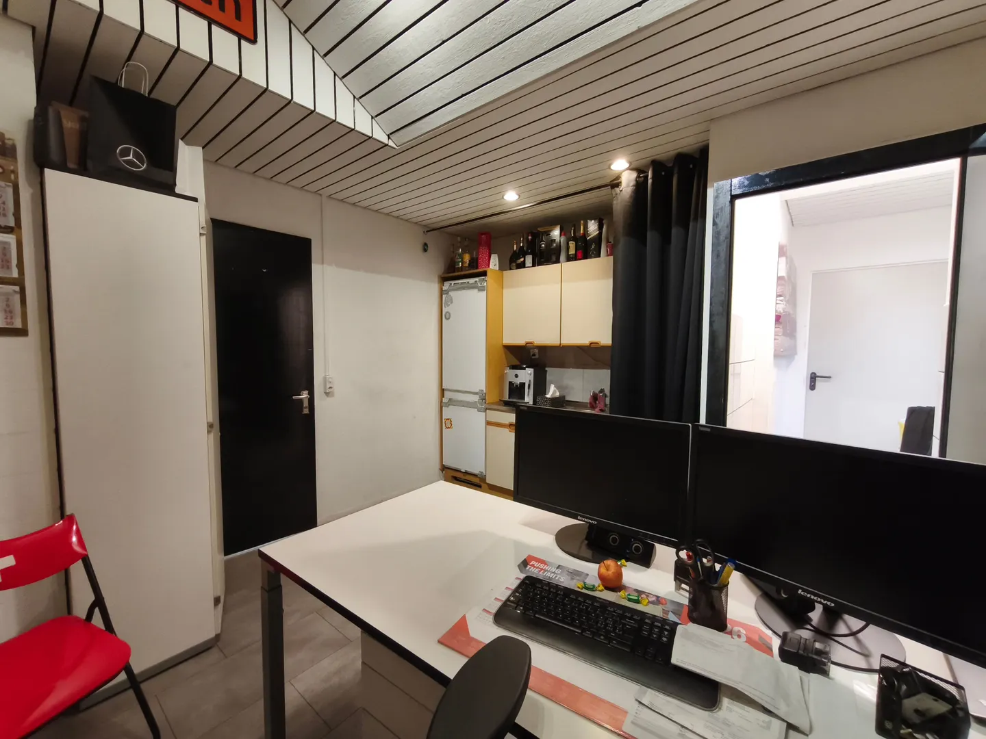 Geräumige Werkstatt mit Büro - Foto 3 von 6