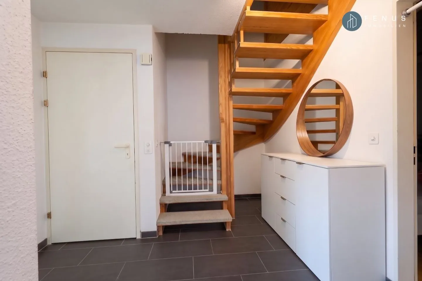 Stylish 4.5-room maisonette apartment - Photo 3 of 13