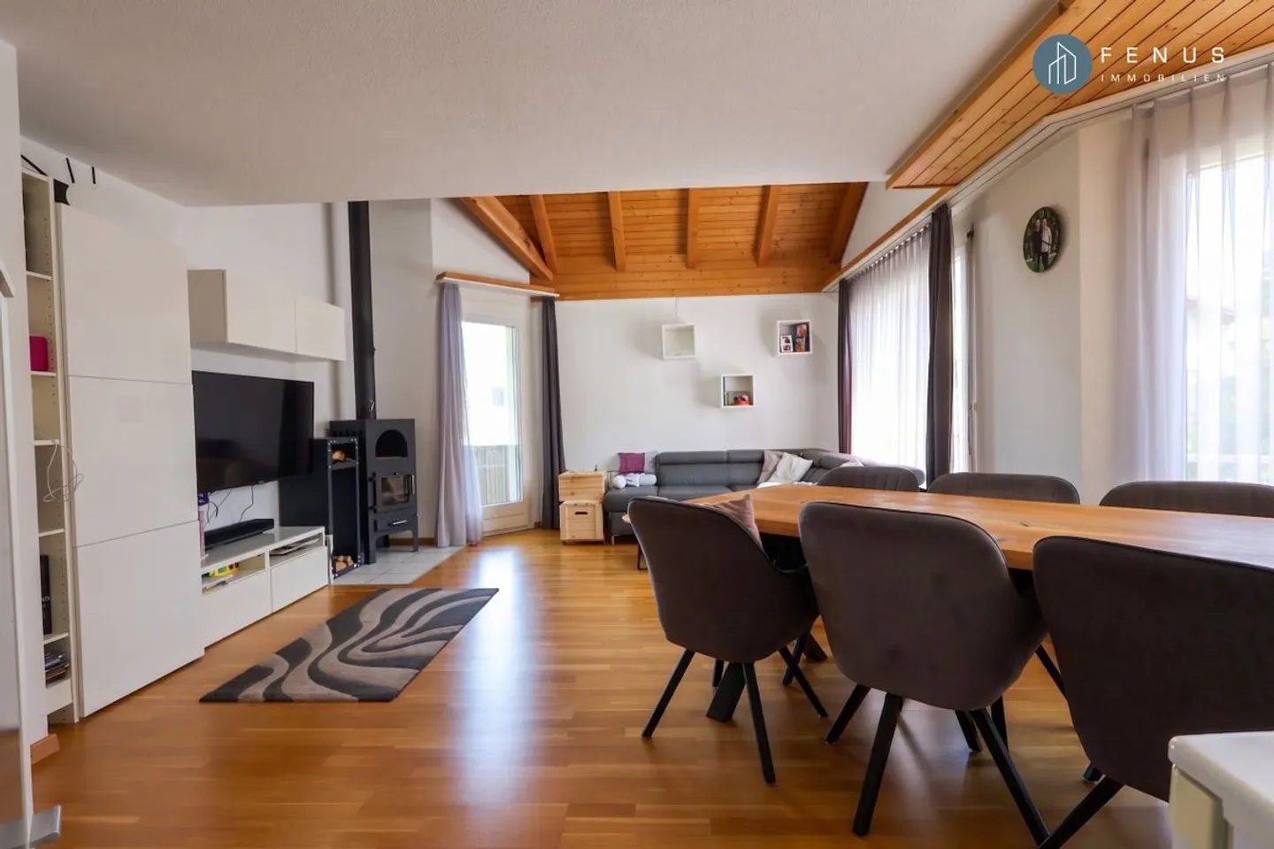 Stylish 4.5-room maisonette apartment - Photo 4 of 13