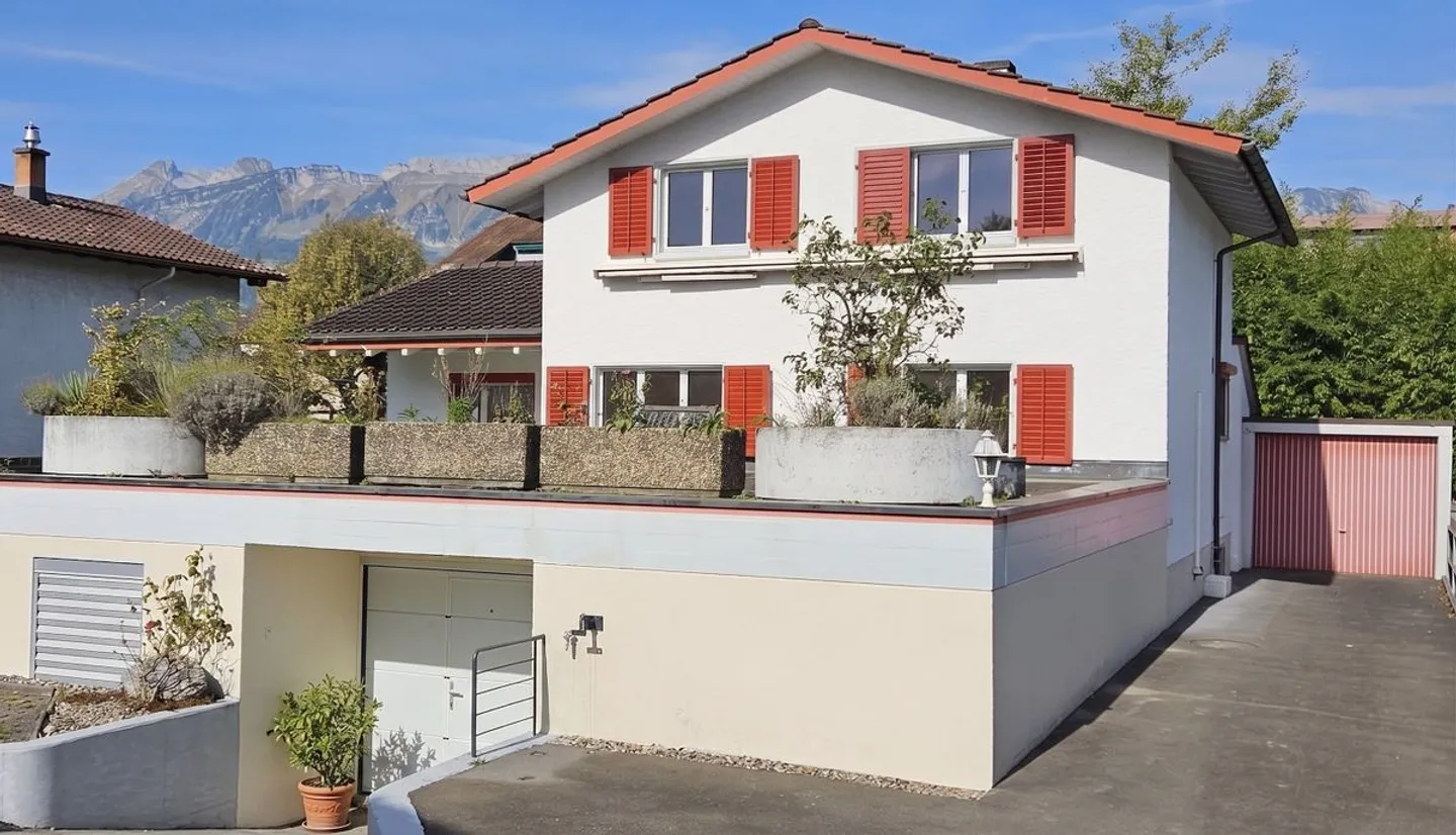 Renoviertes Haus mit Terrasse - Foto 1 von 10