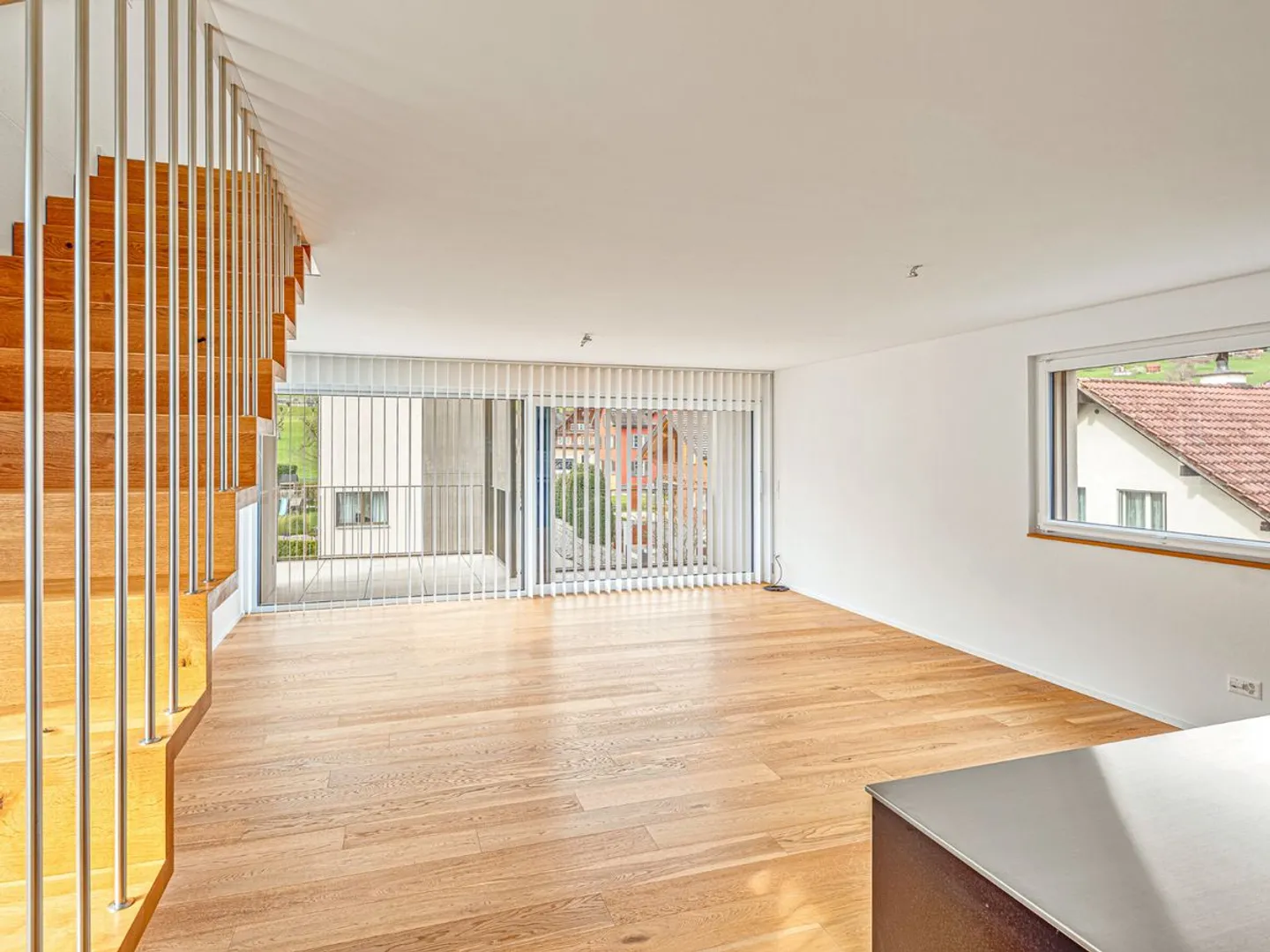 Stylish 4.5-room maisonette apartment - Photo 3 of 10