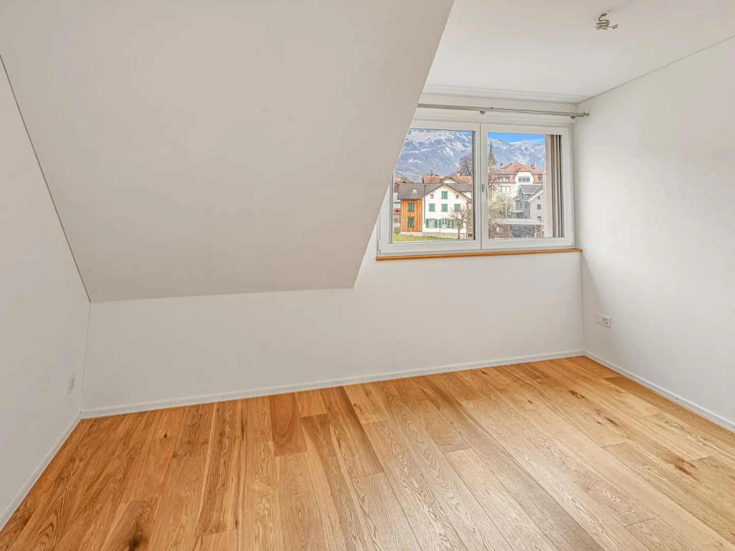 Stylish 4.5-room maisonette apartment - Photo 7 of 10
