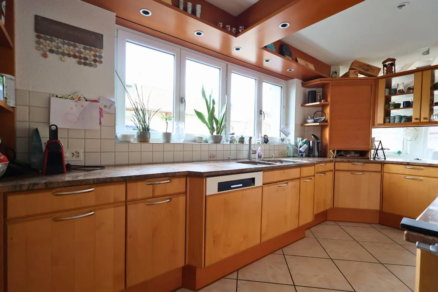 Maison individuelle spacieuse avec piscine - Photo 4 sur 13