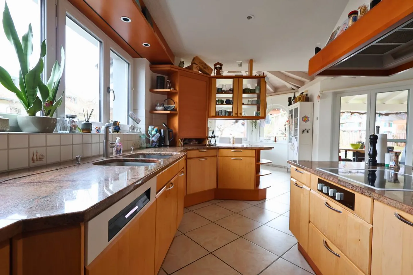 Maison individuelle spacieuse avec piscine - Photo 6 sur 13