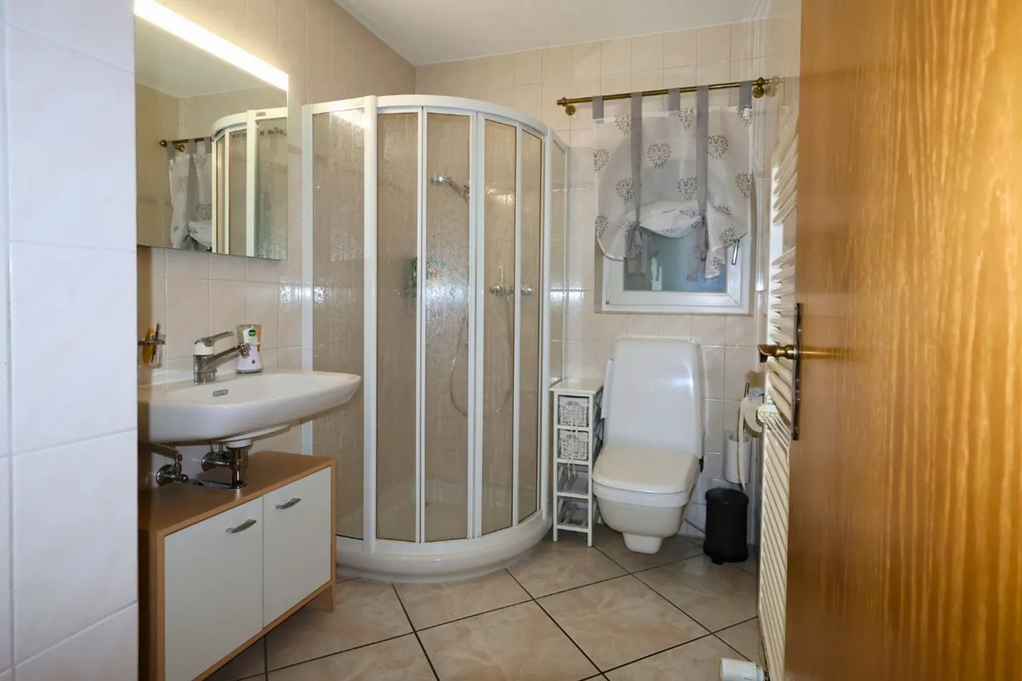 Maison individuelle spacieuse avec piscine - Photo 10 sur 13