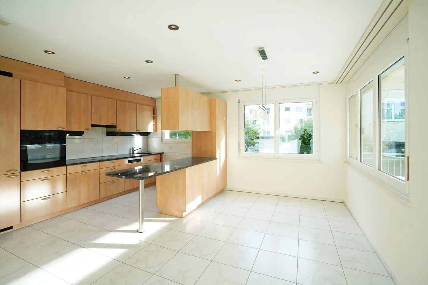 Appartamento di 5.5 locali con 125.6 m² di superficie abitabile, ascensore &amp; parcheggio sotterraneo da CHF 685'000 - Foto 3 di 10