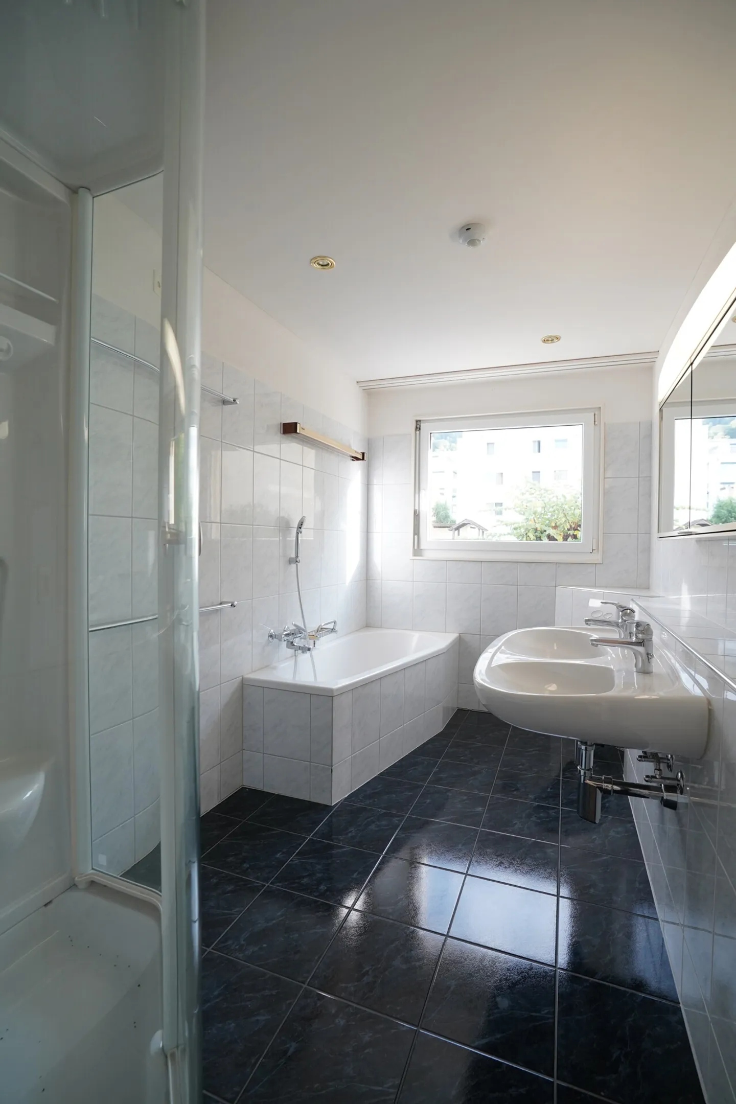 Appartamento di 5.5 locali con 125.6 m² di superficie abitabile, ascensore &amp; parcheggio sotterraneo da CHF 685'000 - Foto 9 di 10