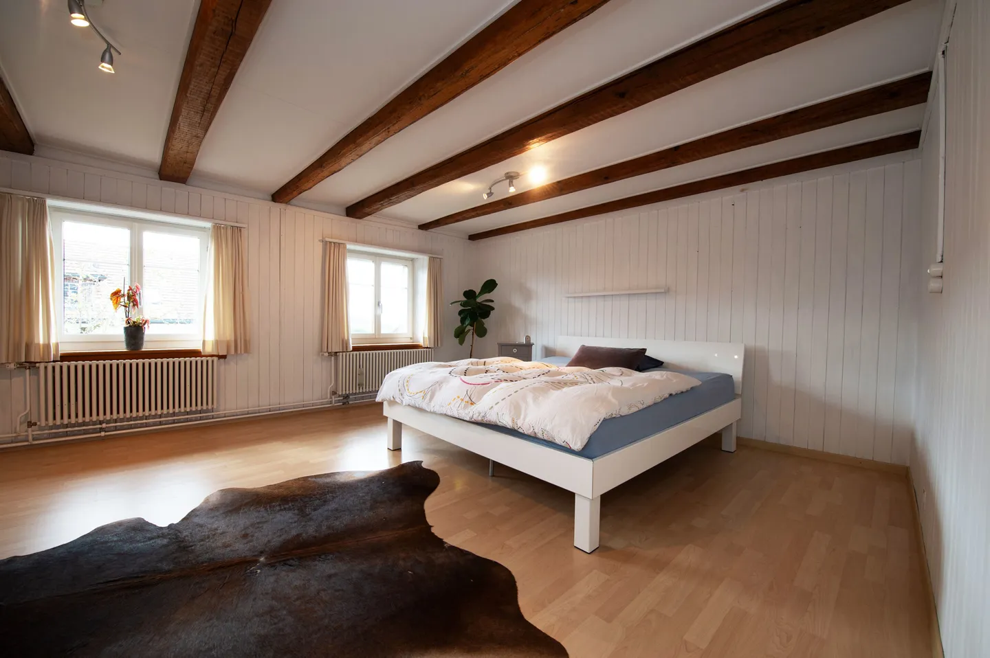 Liebevoll restaurierte Liegenschaft mit Estrich, Scheune und Ausbaupot - Foto 8 von 13