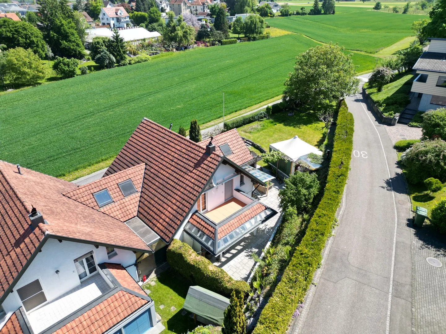 Maison individuelle spacieuse de 6,5 pièces avec paradis de jardin et sauna - Photo 4 sur 13