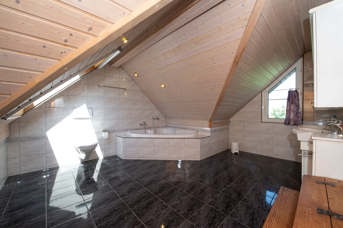 Maison individuelle spacieuse de 6,5 pièces avec paradis de jardin et sauna - Photo 10 sur 13