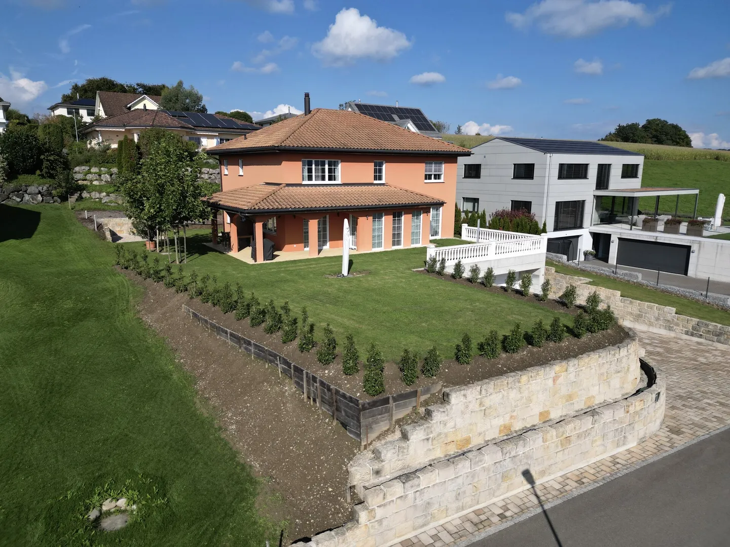 Exklusives 5.5 Zimmer Einfamilienhaus im Toskana-Stil - Foto 1 von 12