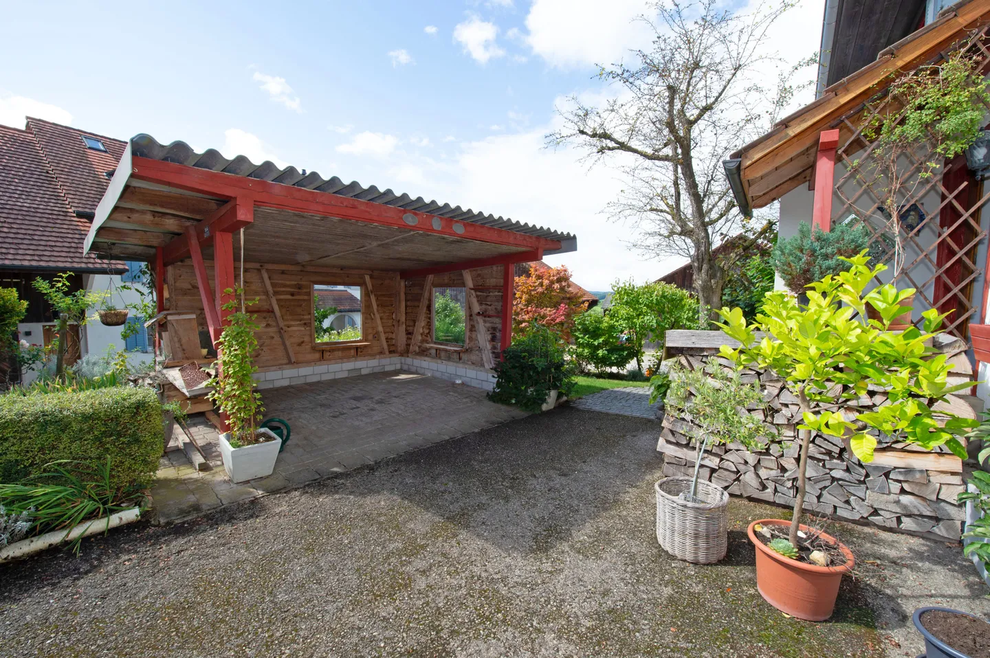 Liebevoll restaurierte Liegenschaft mit Estrich, Scheune und Ausbaupot - Foto 12 von 13