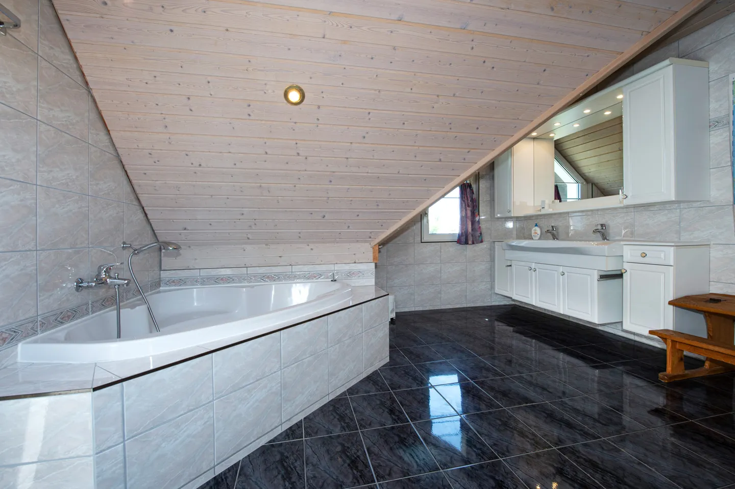 Maison individuelle spacieuse de 6,5 pièces avec paradis de jardin et sauna - Photo 11 sur 13