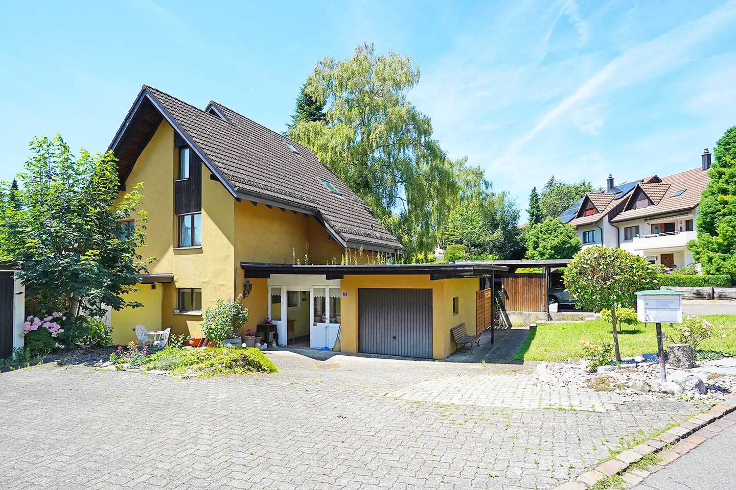 Charmantes 8.5 Zimmer Einfamilienhaus - Foto 2 von 10