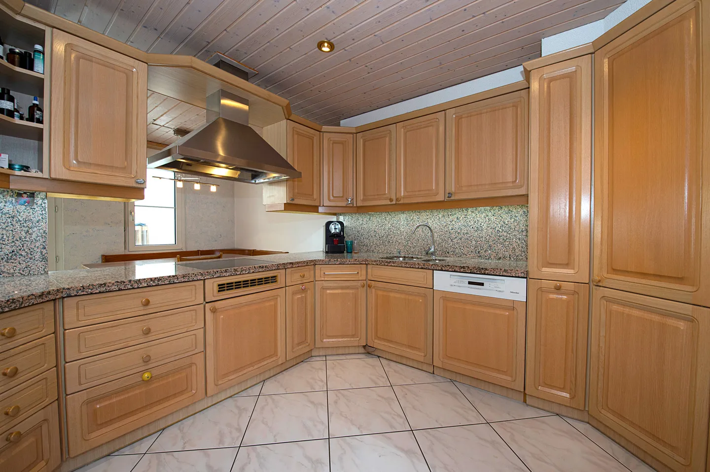 Maison individuelle spacieuse de 6,5 pièces avec paradis de jardin et sauna - Photo 6 sur 13