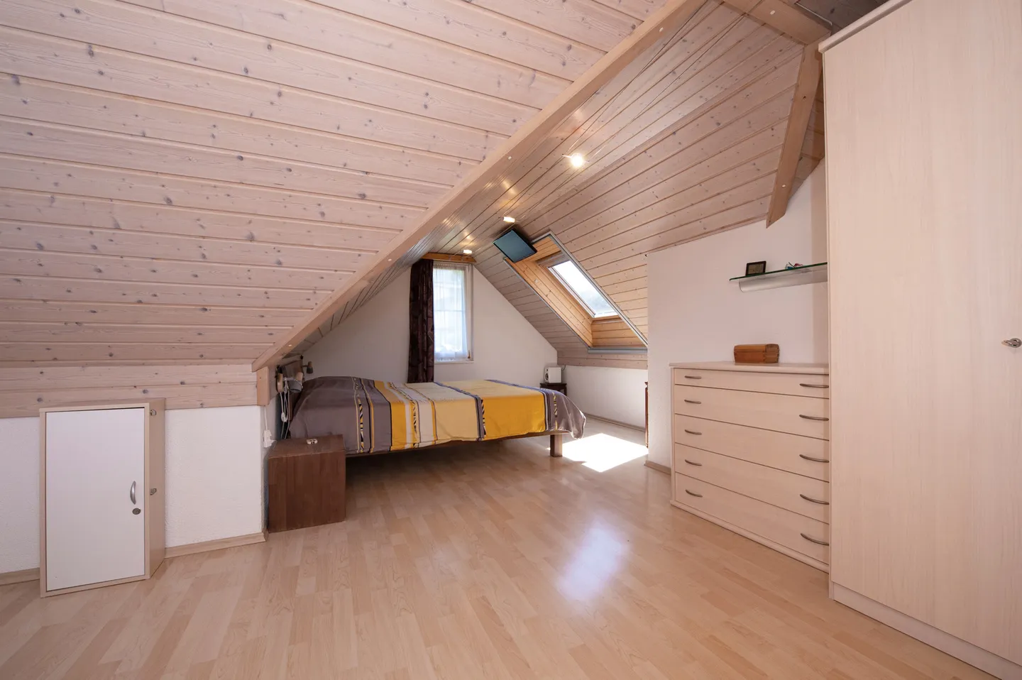 Maison individuelle spacieuse de 6,5 pièces avec paradis de jardin et sauna - Photo 7 sur 13