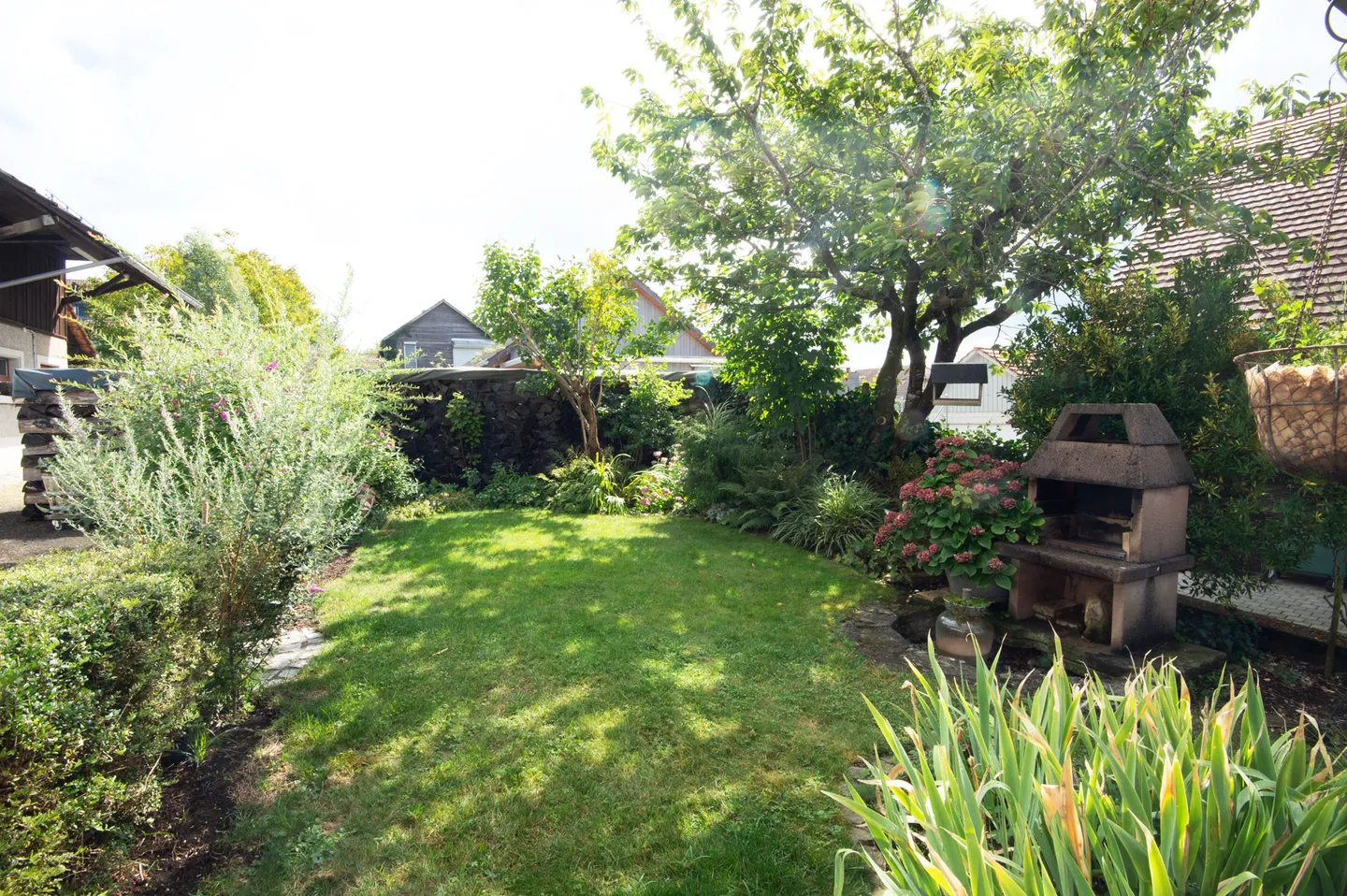 Liebevoll restaurierte Liegenschaft mit Estrich, Scheune und Ausbaupot - Foto 13 von 13