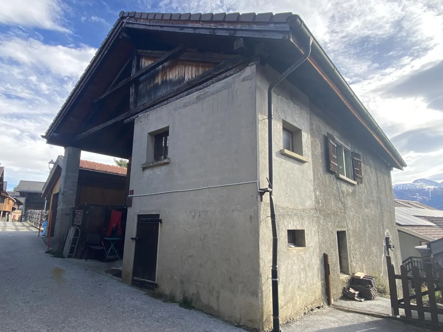 Village house with 2 apartments in the heart of Arbaz (Onna) - Photo 3 of 13