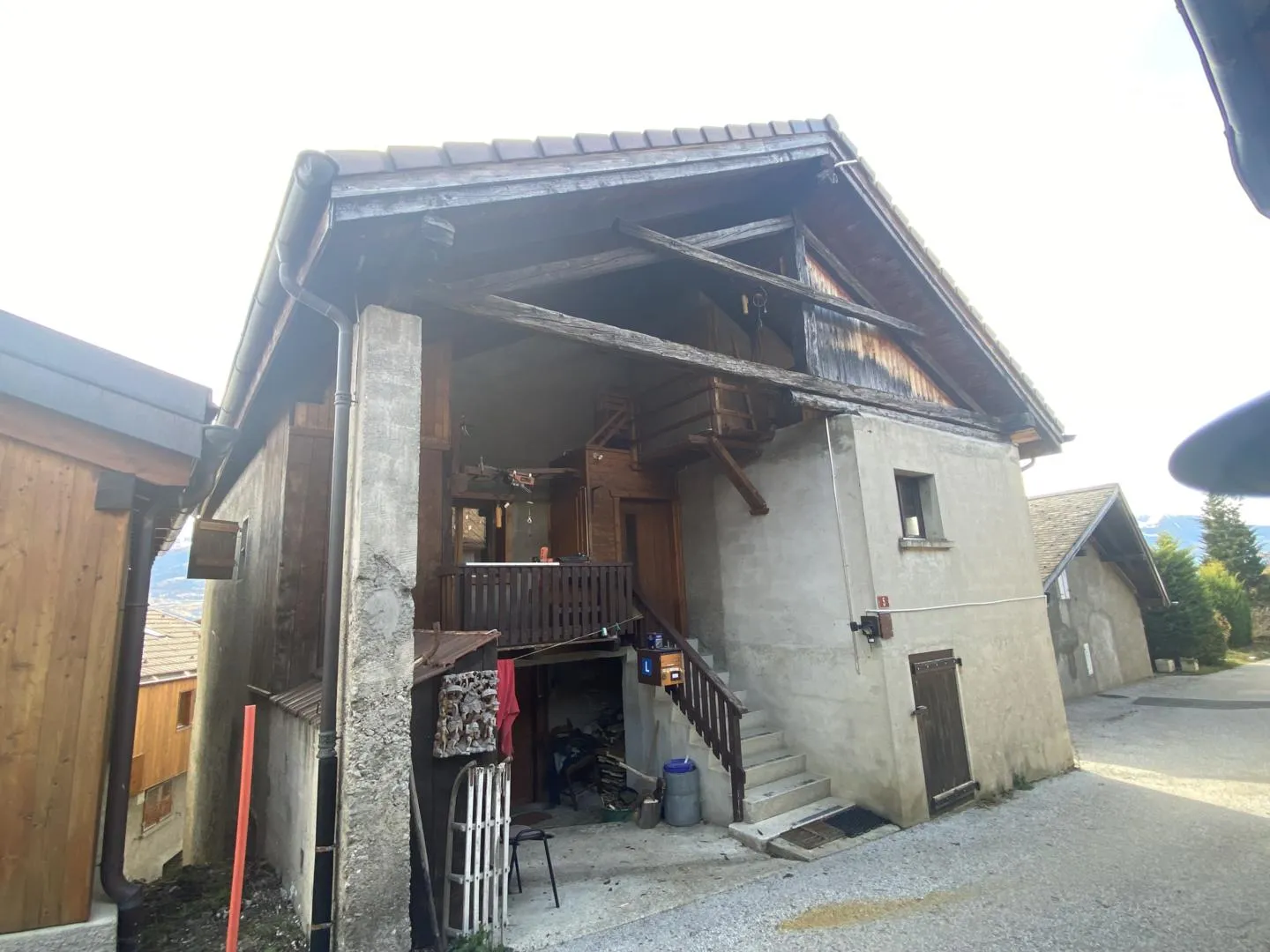Village house with 2 apartments in the heart of Arbaz (Onna) - Photo 2 of 13
