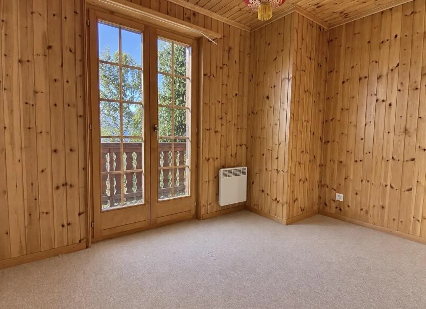 Domicilia.ch offers you this chalet to renovate in a privileged environment - Photo 9 of 13