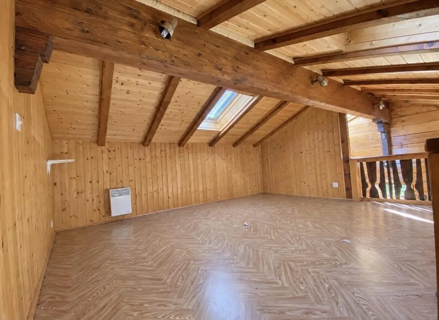 Domicilia.ch offers you this chalet to renovate in a privileged environment - Photo 12 of 13