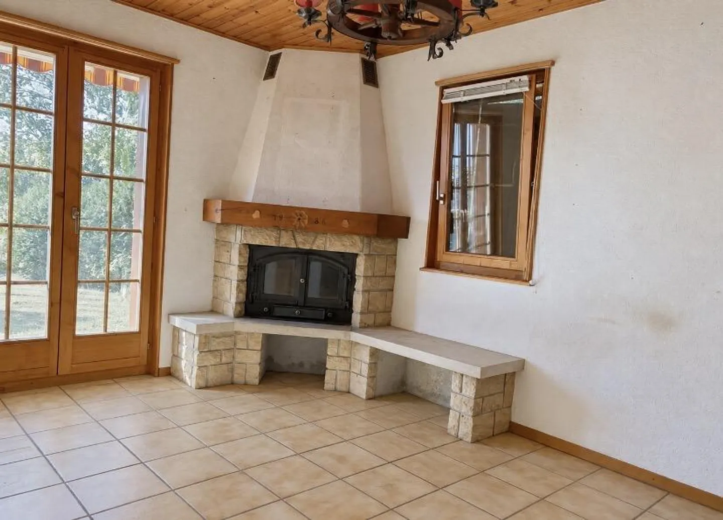 Domicilia.ch offers you this chalet to renovate in a privileged environment - Photo 6 of 13