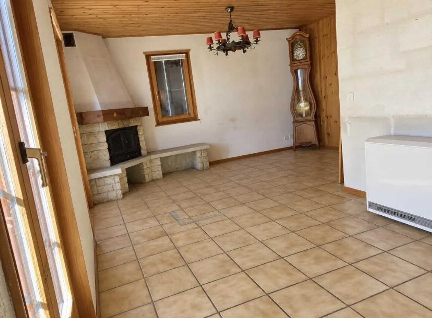 Domicilia.ch offers you this chalet to renovate in a privileged environment - Photo 5 of 13