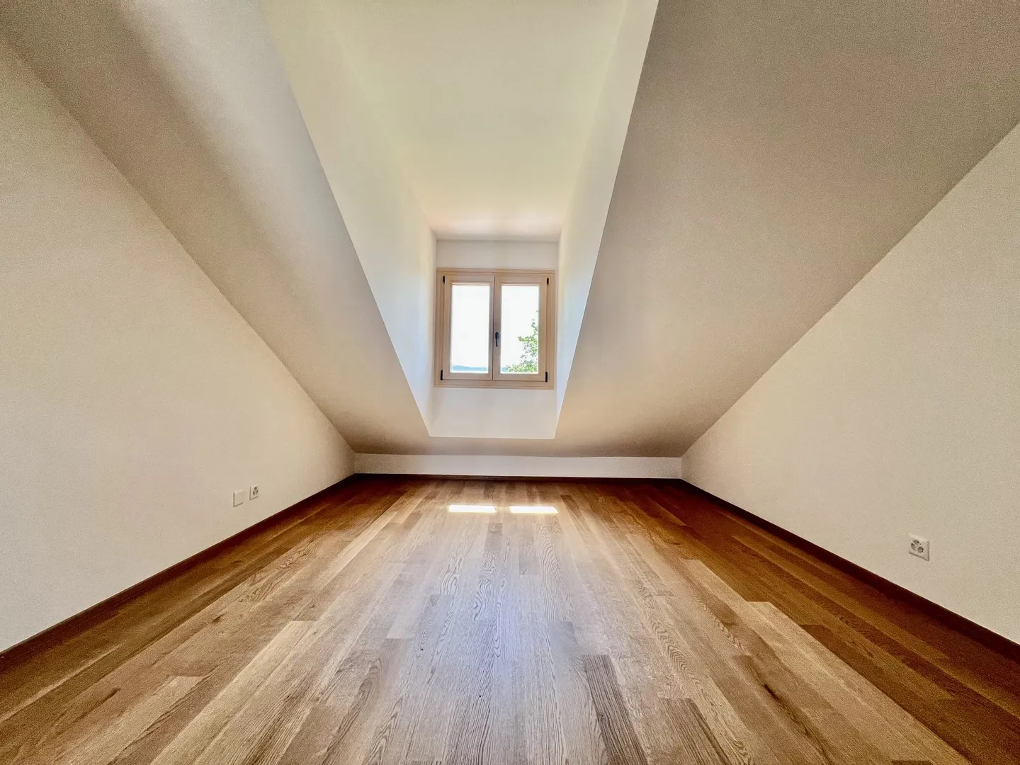 Villa semi-indipendente ristrutturata pronta per essere abitata - Foto 8 di 13