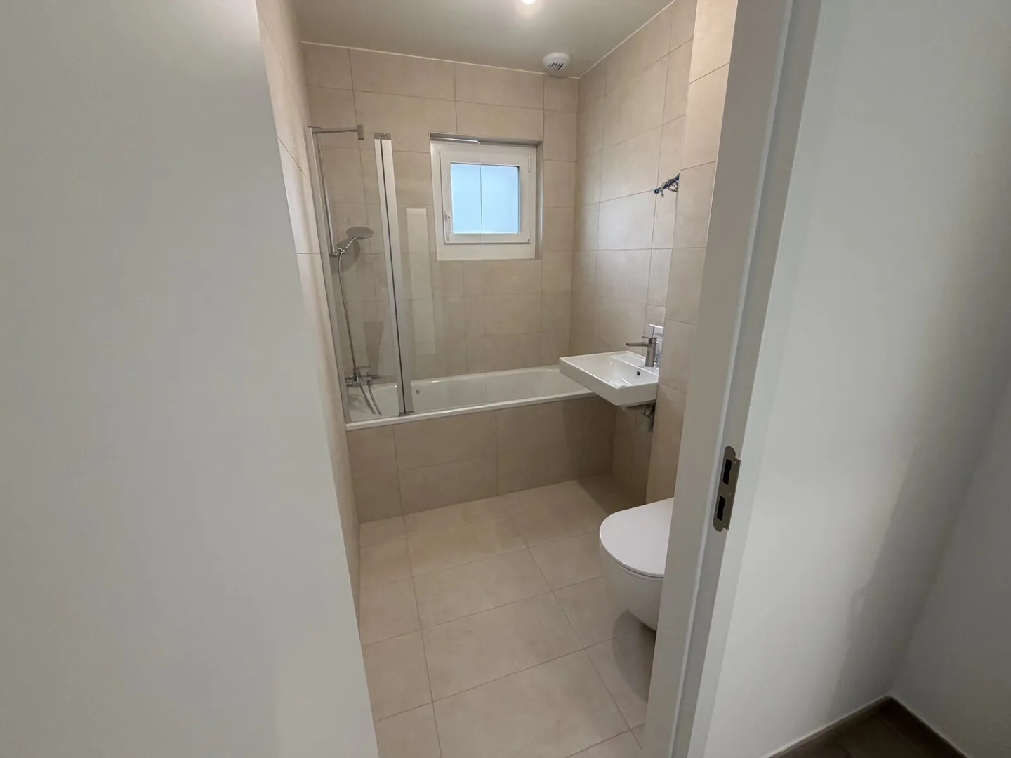 Los D: Vier-Zimmer-Wohnung - Erster Stock - Foto 3 von 13