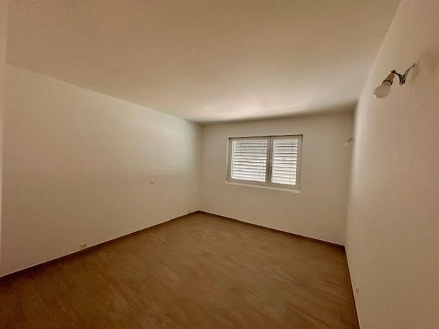 Wunderschöne neue Wohnung im 2. Stock mit 2,5 Zimmern in Aproz (Sion) - Foto 3 von 13