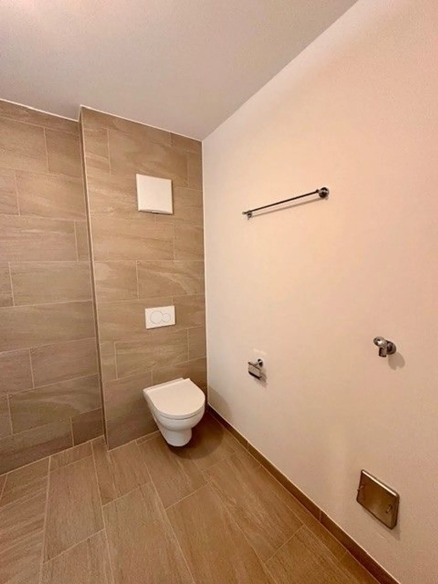 Wunderschöne neue Wohnung im 2. Stock mit 2,5 Zimmern in Aproz (Sion) - Foto 5 von 13